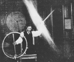 Tesla experimenting with high voltage power in 1899. Courtesy of Rare Historical Photos via https://rarehistoricalphotos.com/nikola-tesla-old-photos/