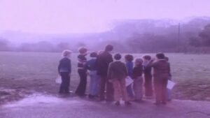 The children pointing out where they saw the UFO in Broad Haven back in 1977. Courtesy of BBC.com