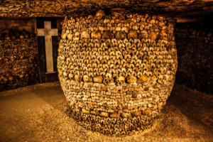 One of the artistic structures in the catacombs created from the remains left there. Courtesy of Shadowgate/Wikimedia Commons and AllThatsInteresting.com