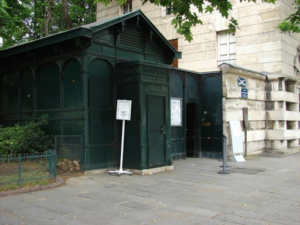 One of the entrances to the catacombs courtesy of Wikimedia Commons and AllThatsInteresting.com