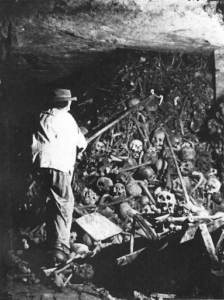 The catacombs in 1861 when the crypt was still disorganized. Courtesy of Nadar/Wikimedia Commons and AllThatsInteresting.com