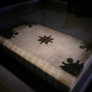 4) Cover of the Codex Gigas courtesy of Sharon Hahn Darlin/CC BY 2.0 and Ancient Origins.net